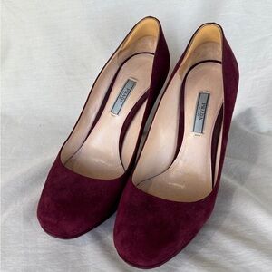 Prada Camoscio Platform Pumps in Granato